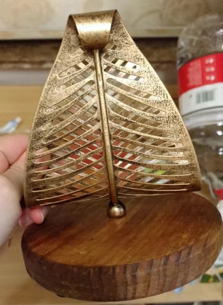 Vintage Leaf Table Tissue Holder